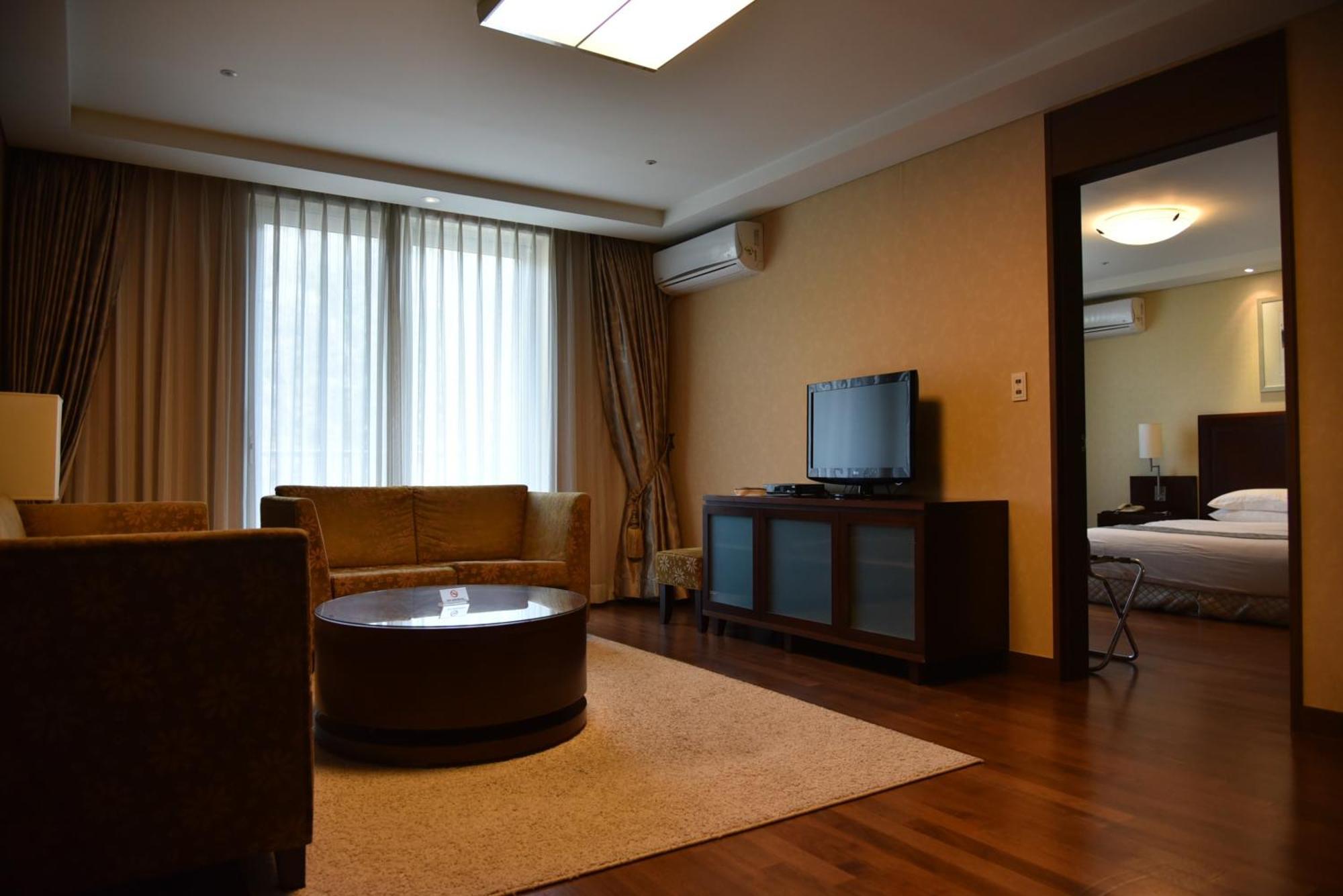 Pocheon Adonis Art Hill Hotel Екстериор снимка